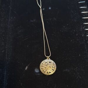 Chic Gold Medallion Necklace
